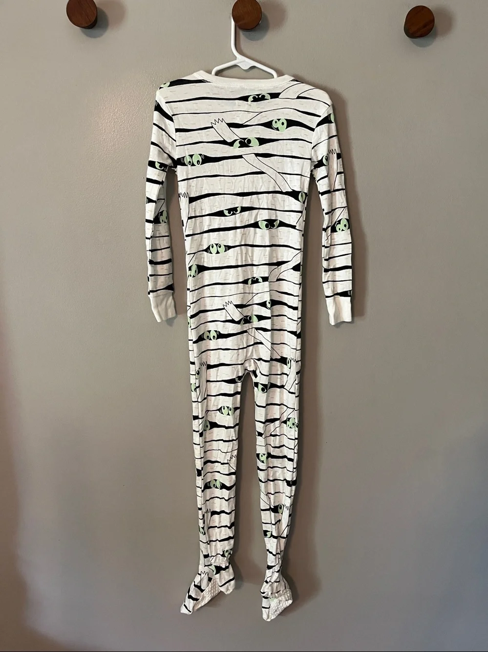 New! Old Navy Glow in the dark Mummy Footed Pajamas Unisex size 5T Halloween 🎃